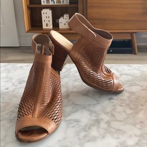 Vince Camuto healed sandals